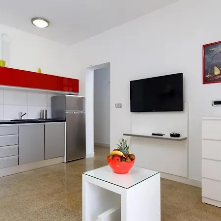 Beautiful For 3 Adults Next To The * Split