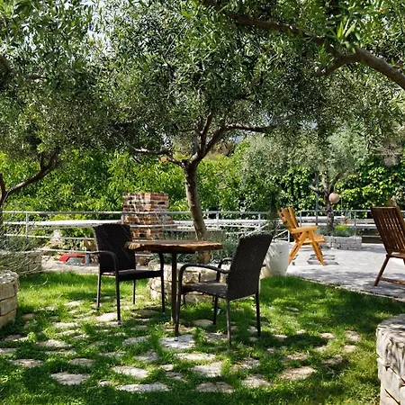 Apartment Beautiful For 3 Adults Next To The